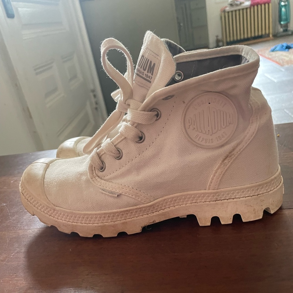 Palladium canvas boots